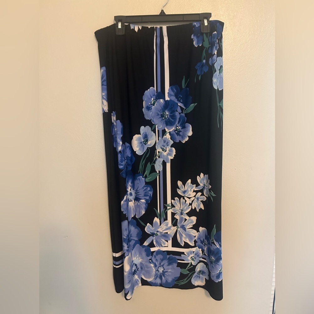 Avenue Floral Print Maxi Skirt Size 14/16ā